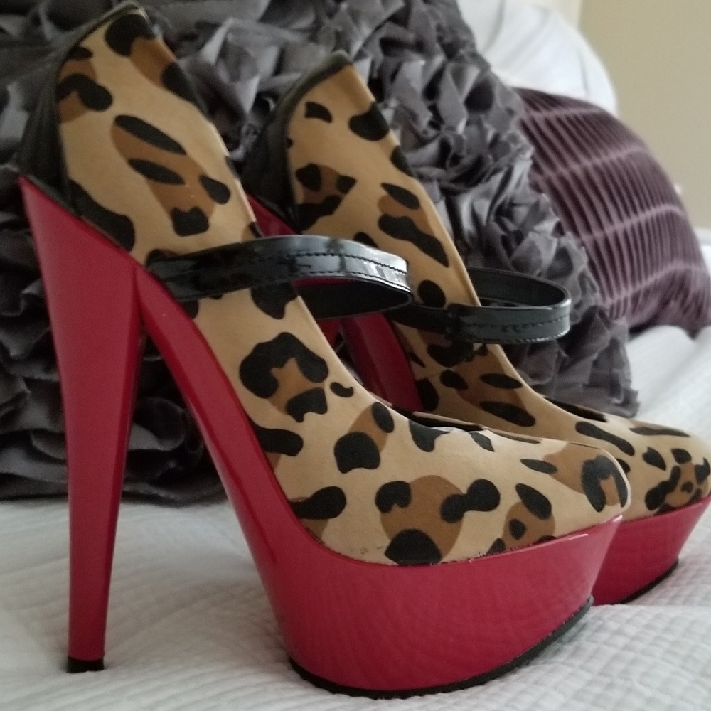 Shoes - Picture 3 of 4